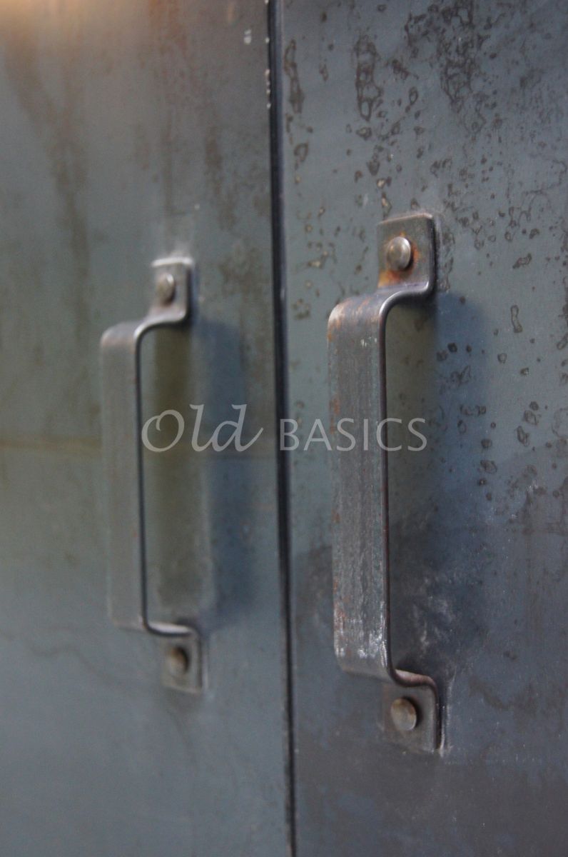 Detail van Dressoir Ferro STEEL, 4 deuren, blauwstaal, materiaal staal